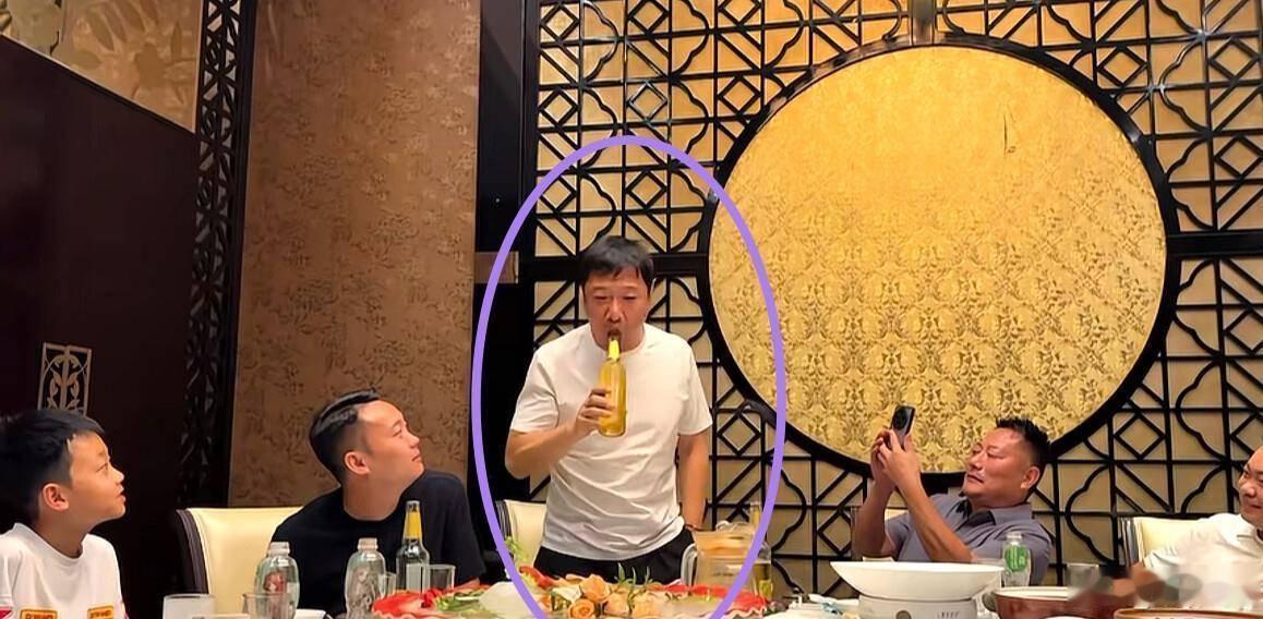 为什么不要轻易参加同学战友的聚会？贾冰就是活生生的例子。一场私人的聚会，贾冰卸下