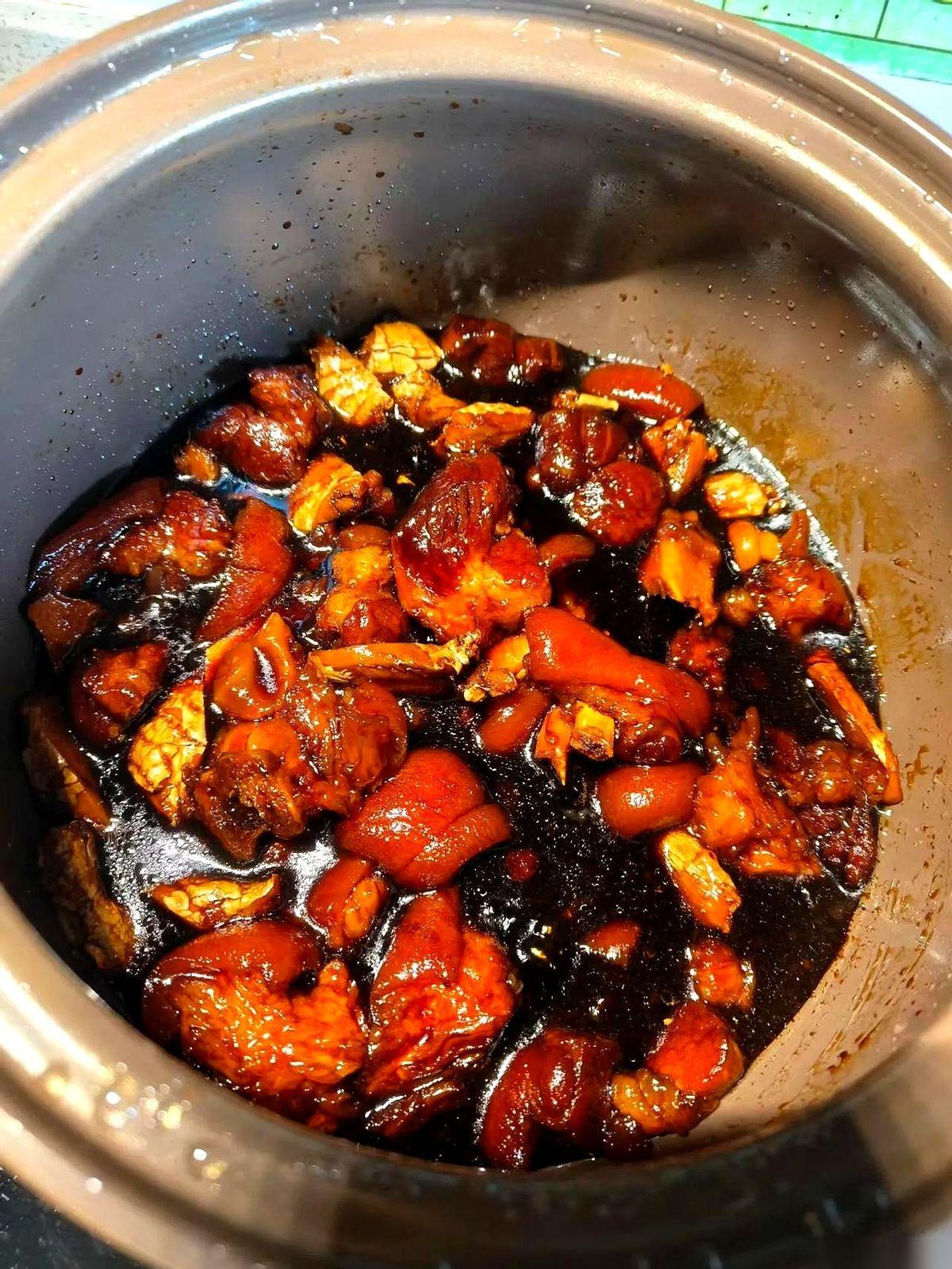 天一冷，我就知道，那锅黑乎乎、甜醋味的“神仙水”该登场了。别的地方的朋友可能一