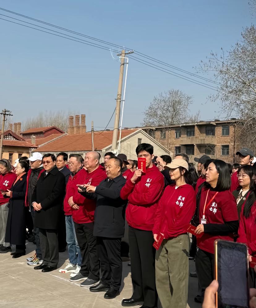 《家有七郎》开机，我好像看到了一位香港老演员，不过想不起他叫什么了。迟蓬的资源