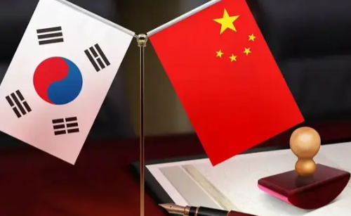 韩国对中国降格处理？韩国新外长赵显娥上任后，先去美国、日本和印度转了一圈，却迟迟