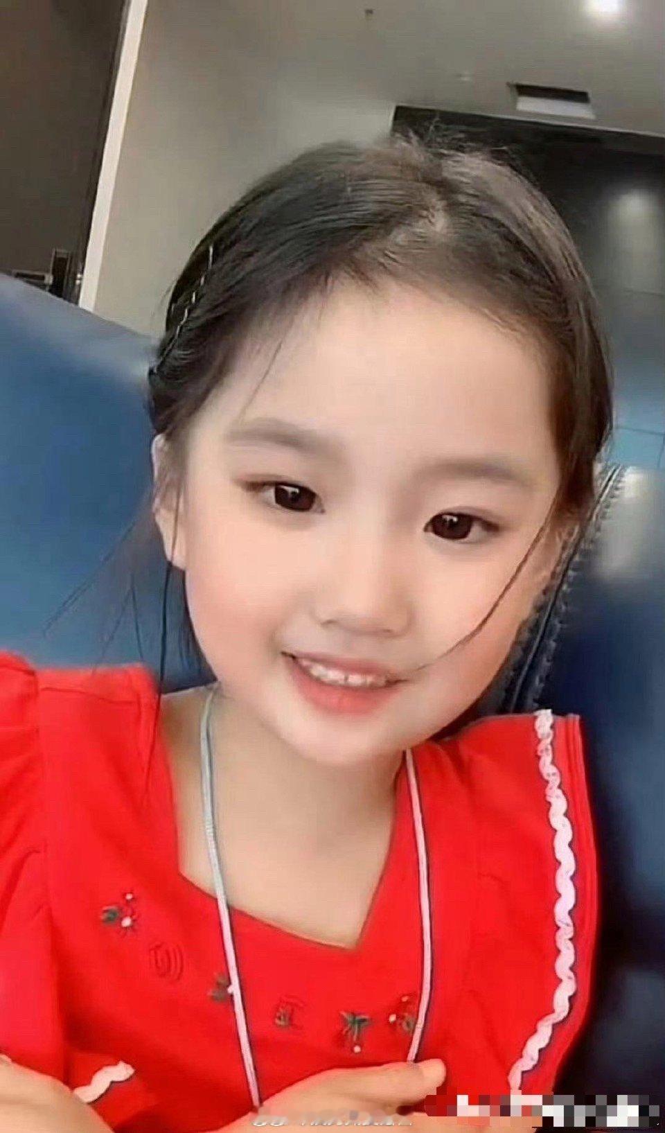 刘亦菲都生不出这么像的小孩，完全可以演她小时候​​​