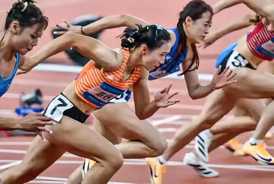 中国田径八位新星未来成就的上限1、严子怡：18岁，当今世界女子标枪第一人。运