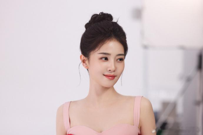 1.白鹿丞磊合作的《莫离》平台计划六月初播出，这是平台每年暑期大热的档期了，算是