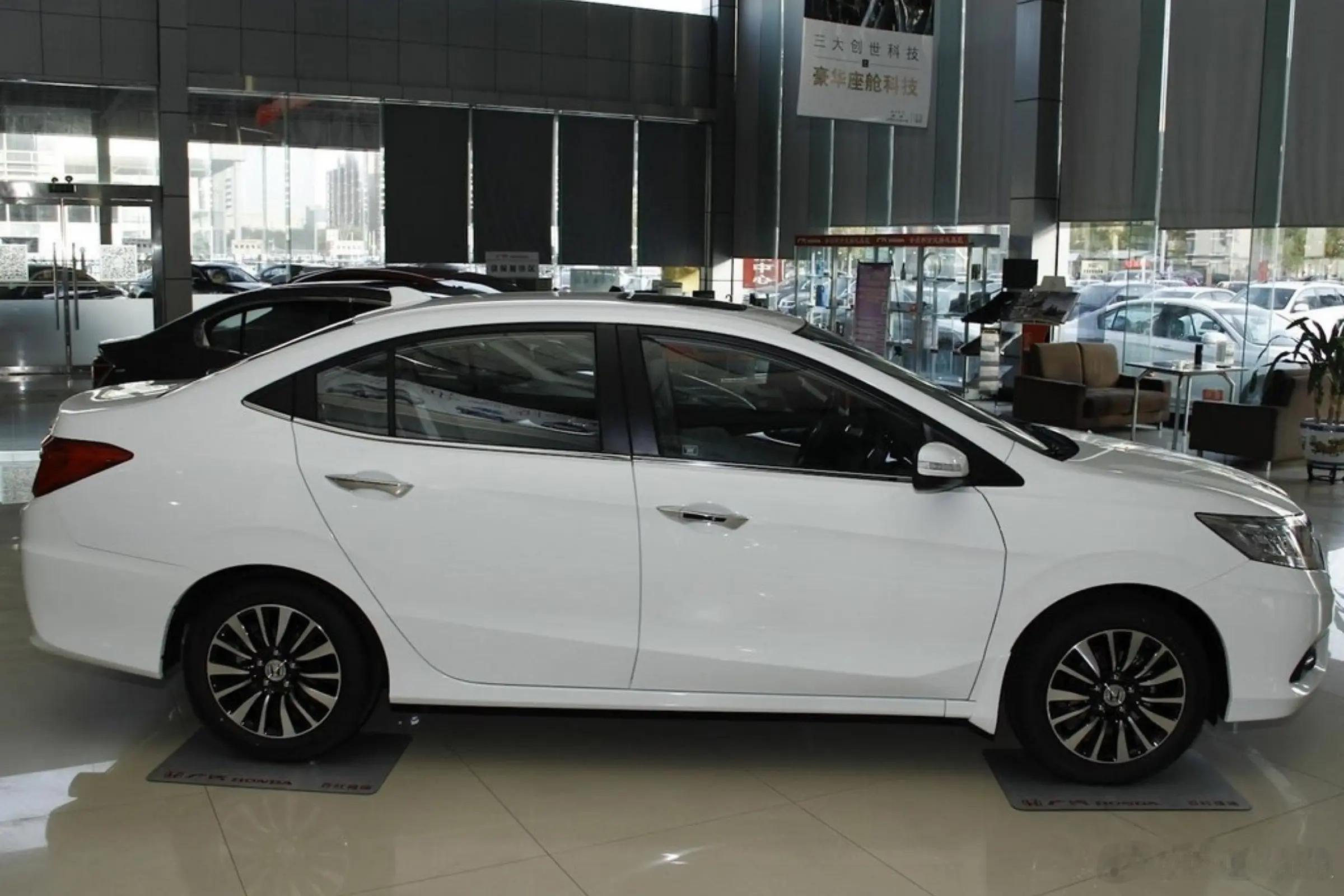 今天又见到有人在吹本田奥德赛了。说真的，第三代奥德赛的下车体跟凌派那么像，你们就