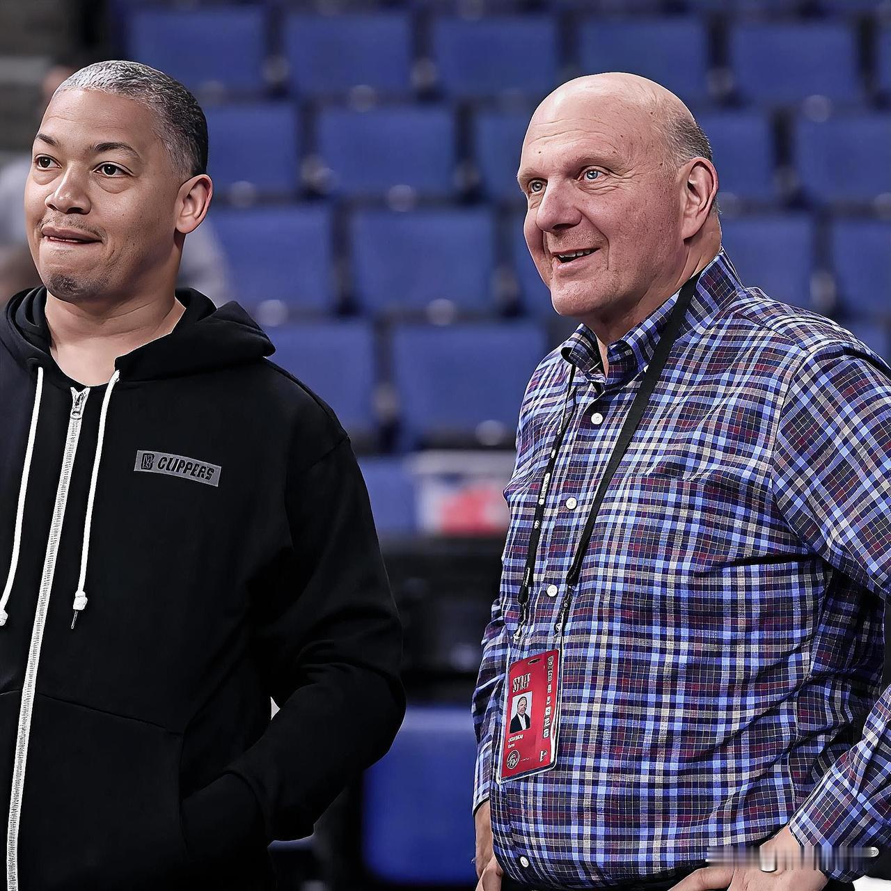 快船老板鲍尔默终于急了，卢指导压力山大！据记者LawMurray报道，鲍尔