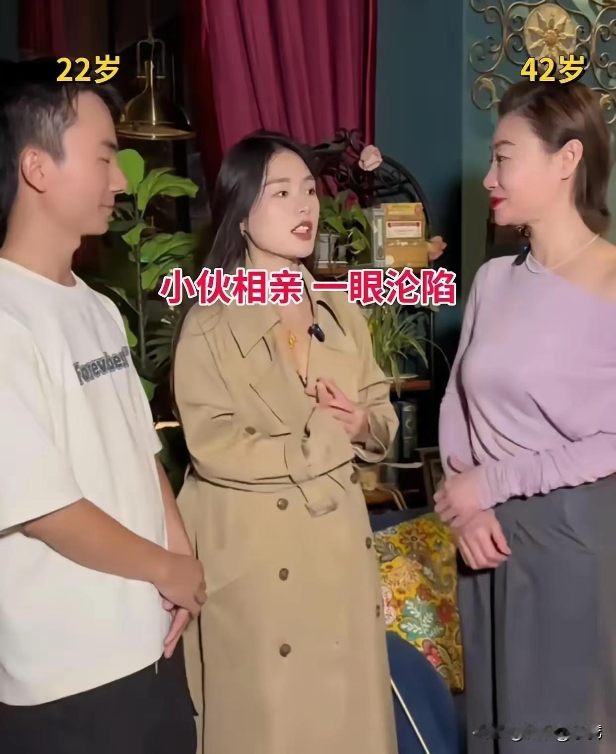 近日长沙一位22岁外卖骑手穿着破洞鞋去相亲，对方是42岁开餐厅的老板娘。两人聊天