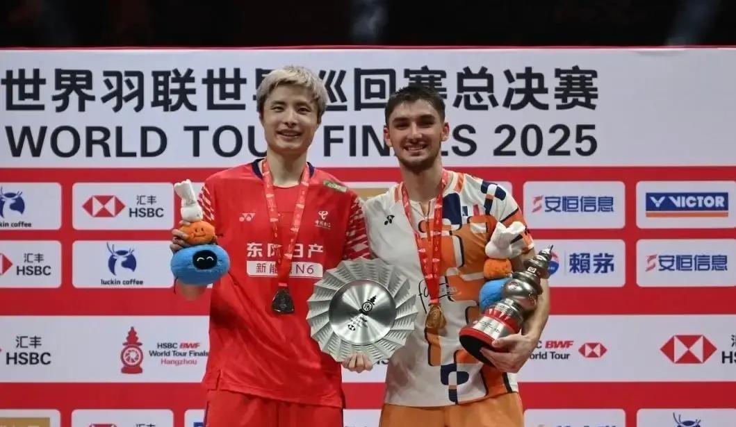 国羽冠军被赞助商鞋“背刺”？血泡刷屏，网友怒问：钱都花哪了！石宇奇、陈雨菲