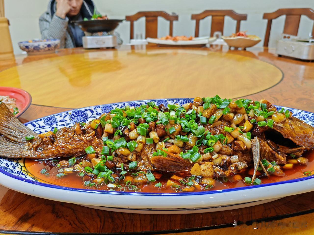 又是新的一年，岁月添新。记忆里，春节时奶奶包的饺子堪称美食一绝。那些年，物质条件