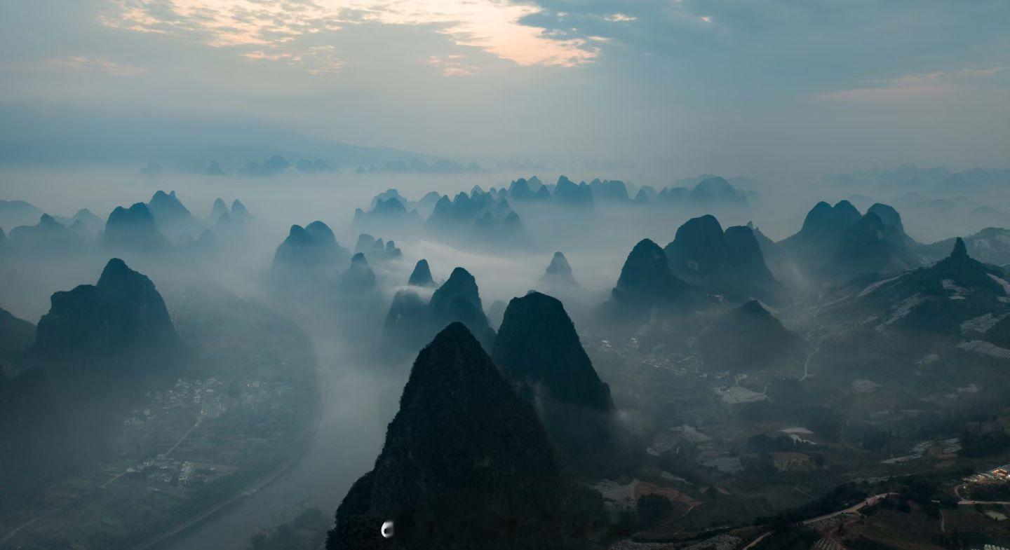 桂林旅行春天的漓江，一幅美丽的山水画！桂林·桂林漓江景区