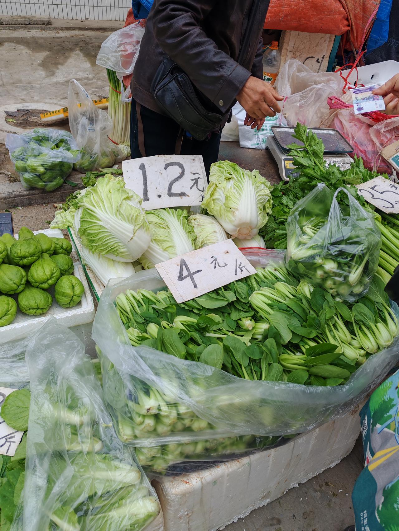 果然还是早市更具性价比10月30日，坐标西安。昨天我在商超里转了一圈，发现很多