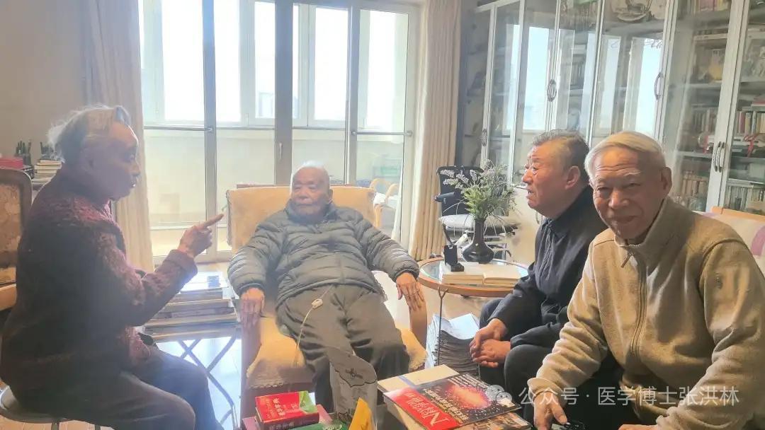 张博士谈何祚庥老院士遭受的网暴。张博士在4月8日发文说，何老院士是真的长时间