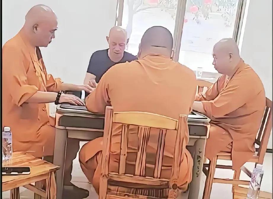 近期浙江街头着实有些反常，为何随处可见身着僧袍的人？一查才知道，原来是浙江那四