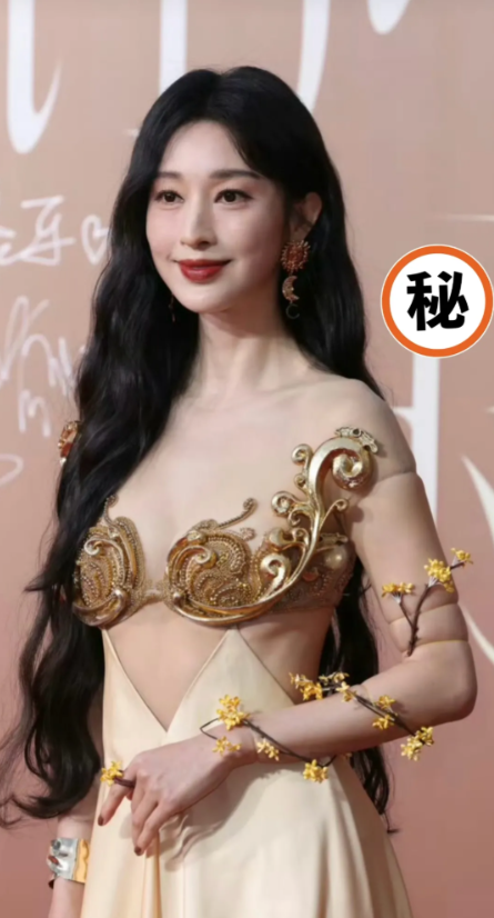 张俪造型频引发热议网友吐槽：“张俪是得罪造型师了吗？怎么把她的手臂搞成了莲藕
