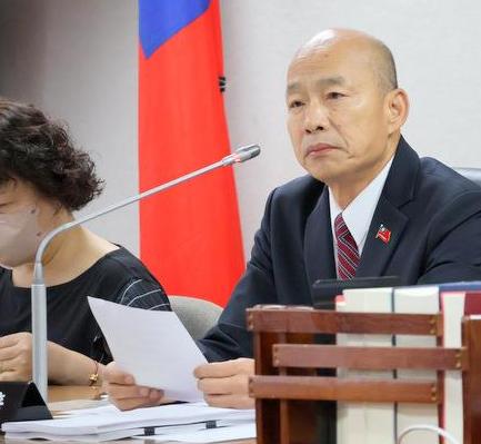 针对韩国瑜公开批评傅崐箕，蓝委徐巧芯表示，包括总召在内很多“立委”看不惯民进党的