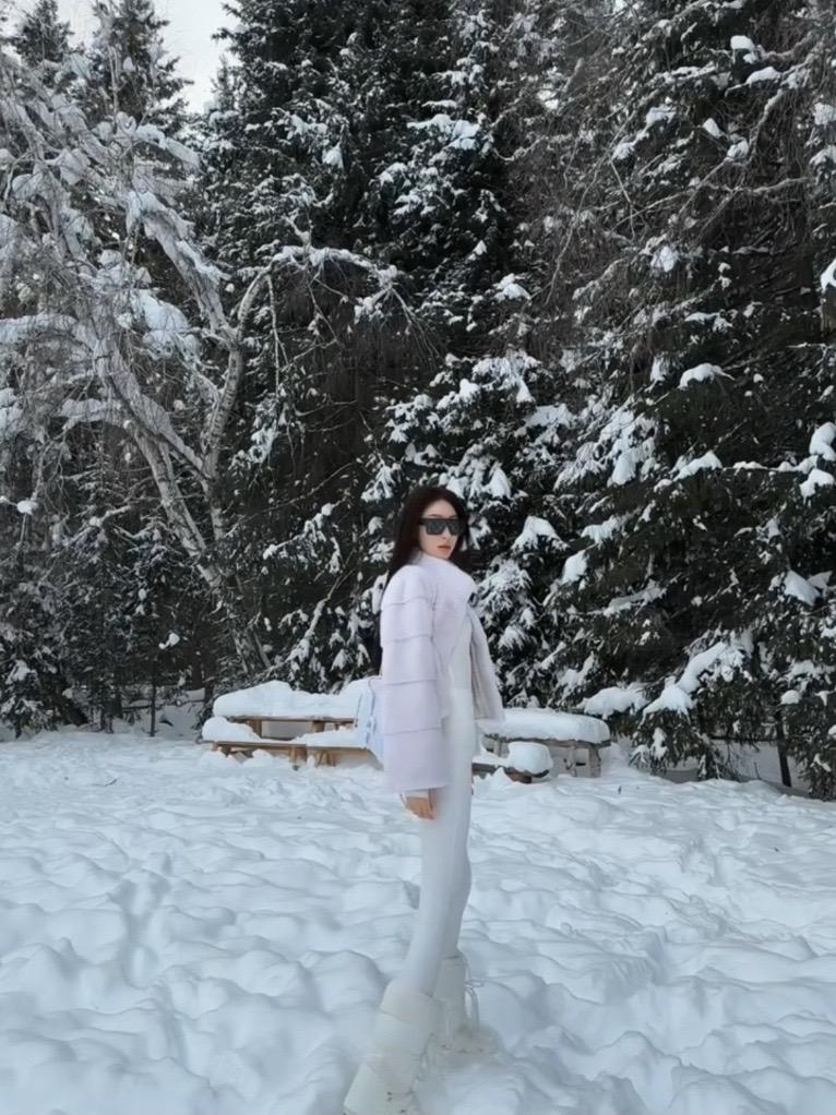 推门闯进雪国童话