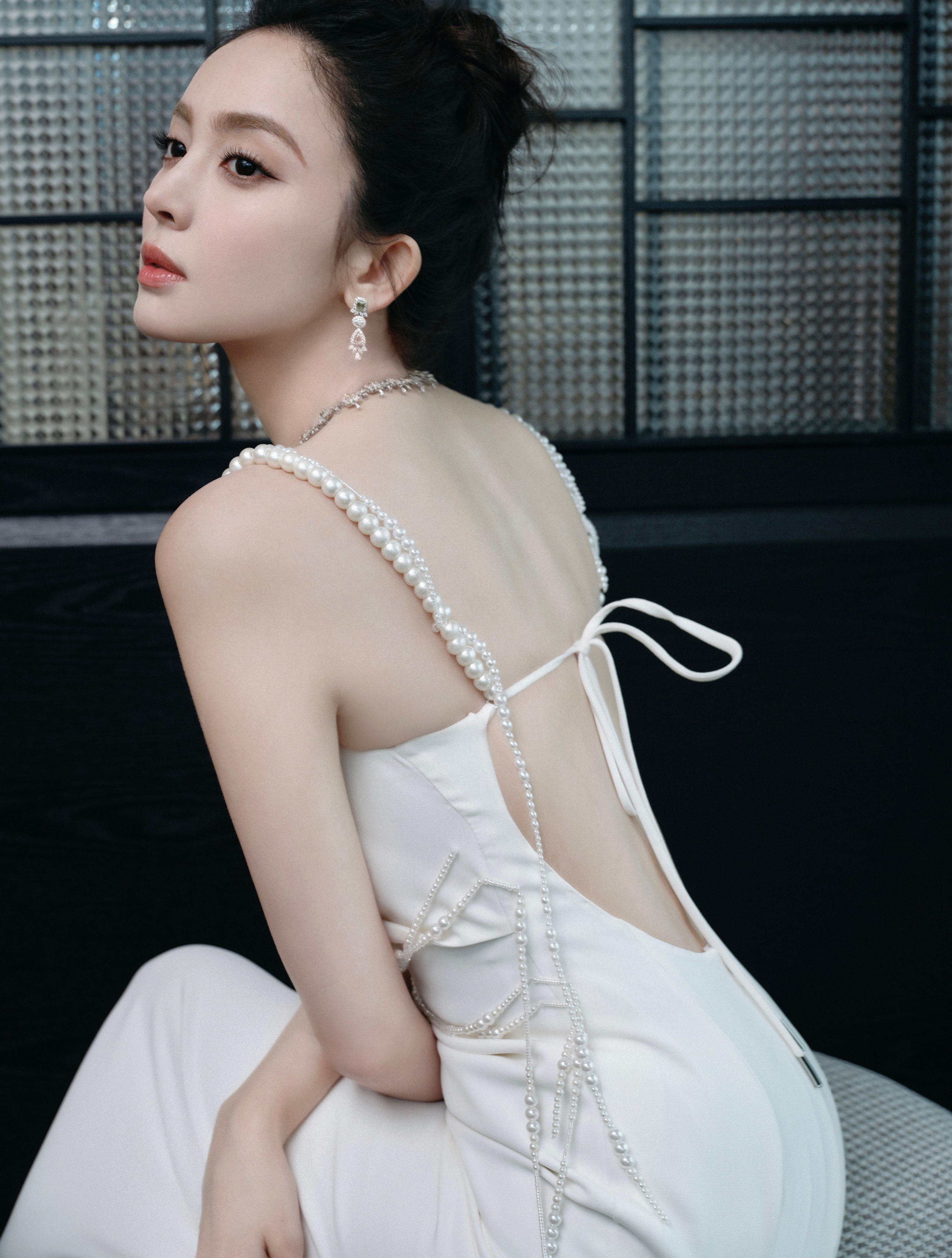 古力娜扎时尚写真：裙装美背美图集。娜扎