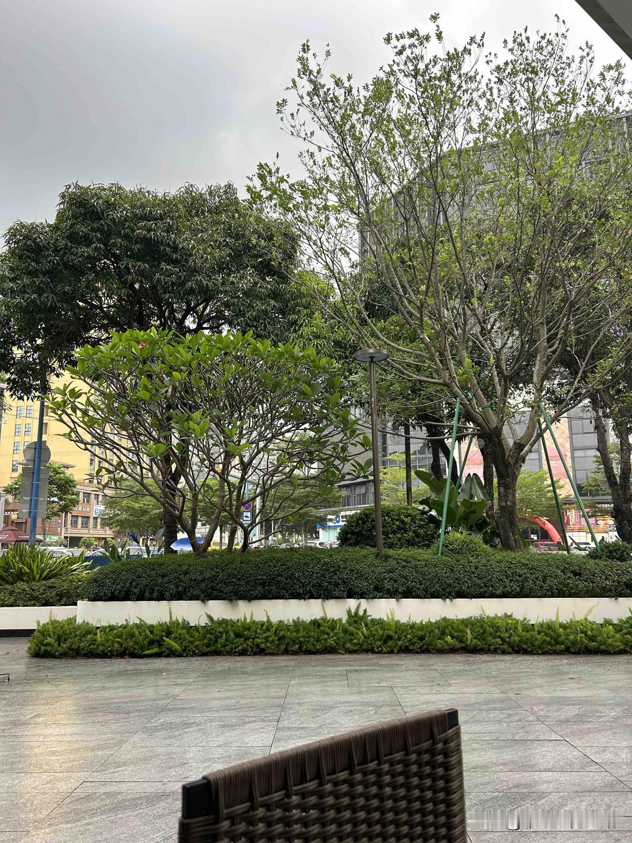 为什么总有人觉得挣三五十万很简单，总是看不上三四千一个月的工资呢？这个时