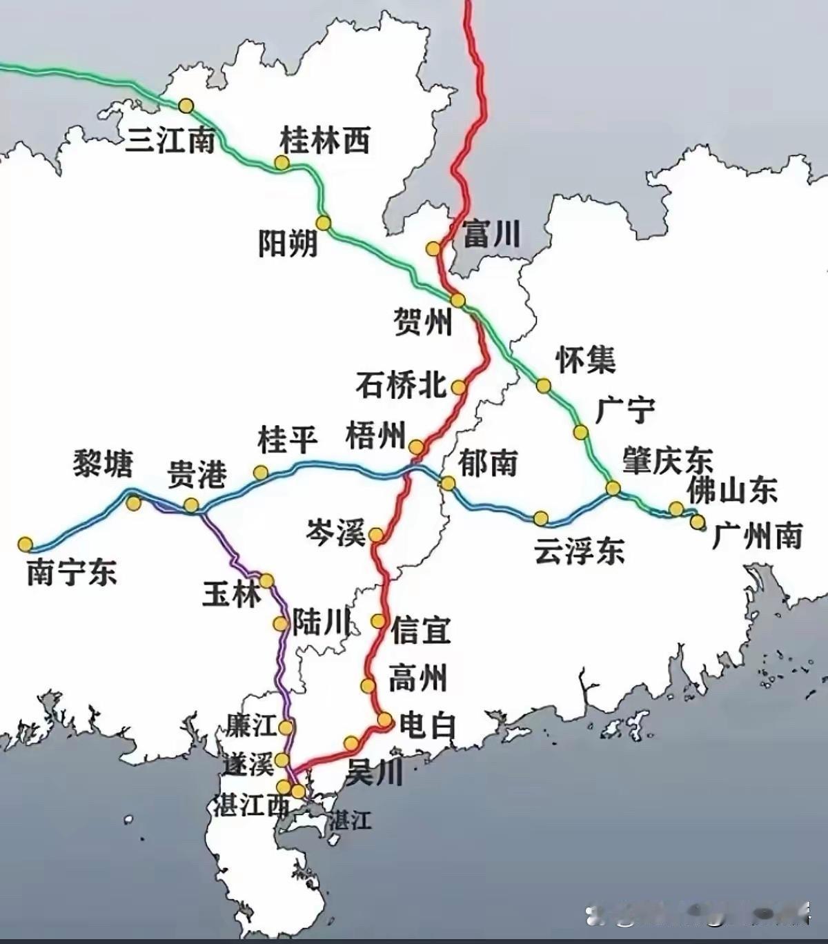 两广地域毗邻，一直不理解铁路建设为何如此滞后。在没有贵广、南广高铁之前，只有一