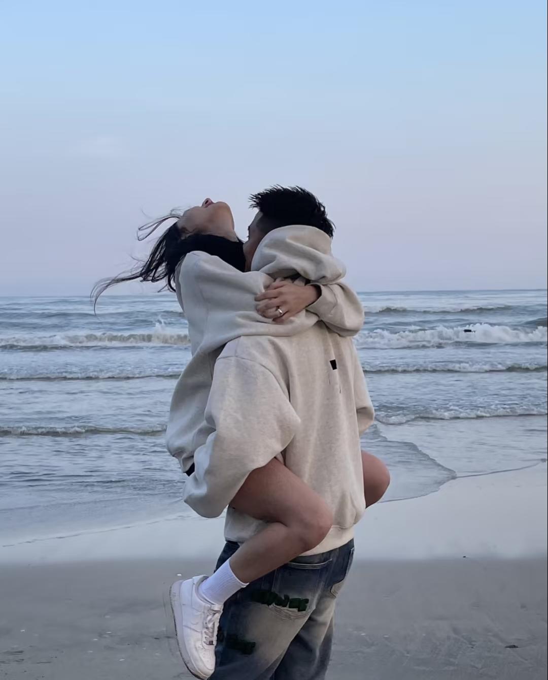新婚之夜，本该甜甜蜜蜜的时刻，我却手忙脚乱地给老婆擦眼泪？当时我吓得立马停了动