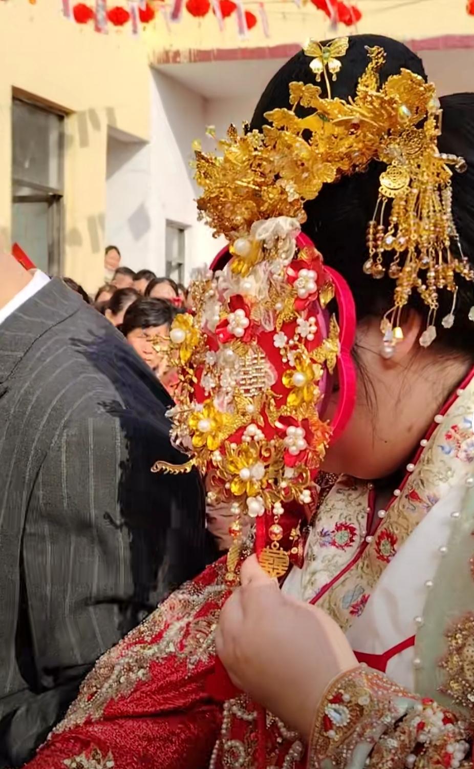 大衣哥嫁闺女，其实做得很低调了，只不过架不住一些自媒体搞事情！拿人家女婿的表