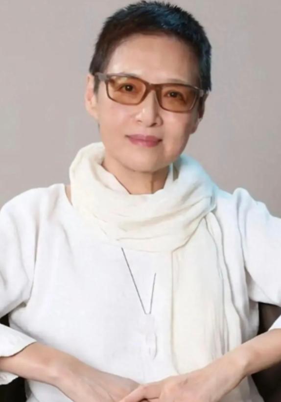 胡因梦被前夫李敖足足骂了三十年，她却选择了整整三十年的沉默，直到李敖病危之际提出