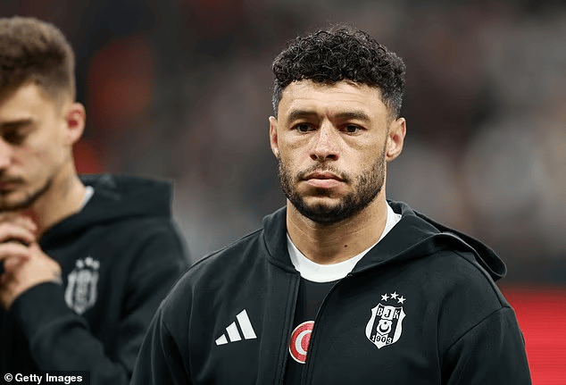 多家媒体: 自由球员张伯伦回老东家阿森纳训练, 等待找下家