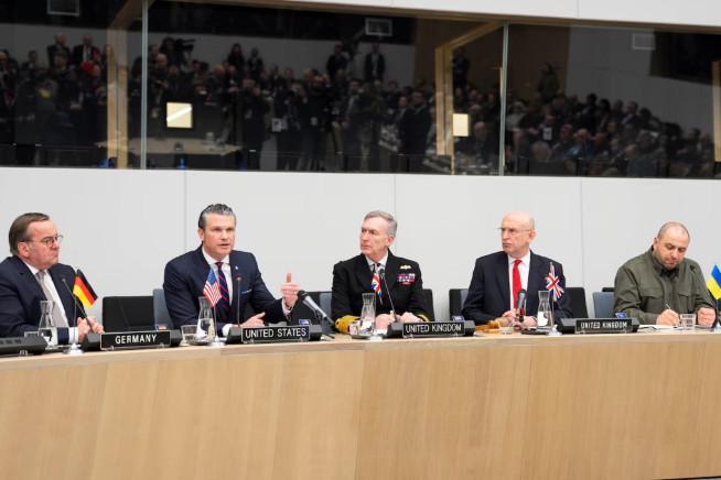 白宫正与7国激烈谈判，土耳其记者问中方是否派军舰，现场顿时鸦雀无声。2026年3