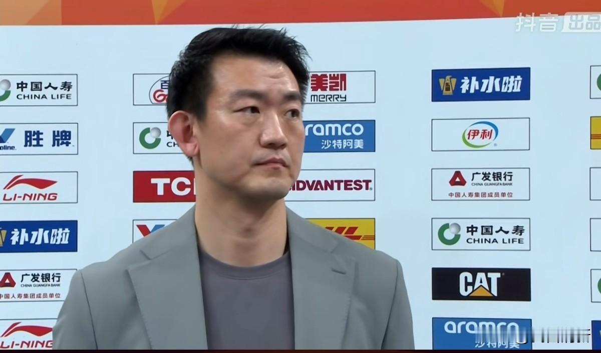 孙铭徽没上，胡金秋轮休，新外援连名字都没出现在报名单里。广厦最后一场常...