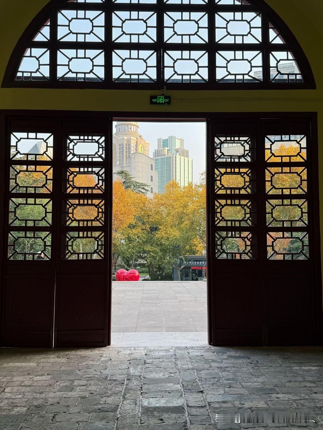 你有没有遇到过这种情况：本来只是不小心得罪了某一个人，没想着跟他过多计较，结果到