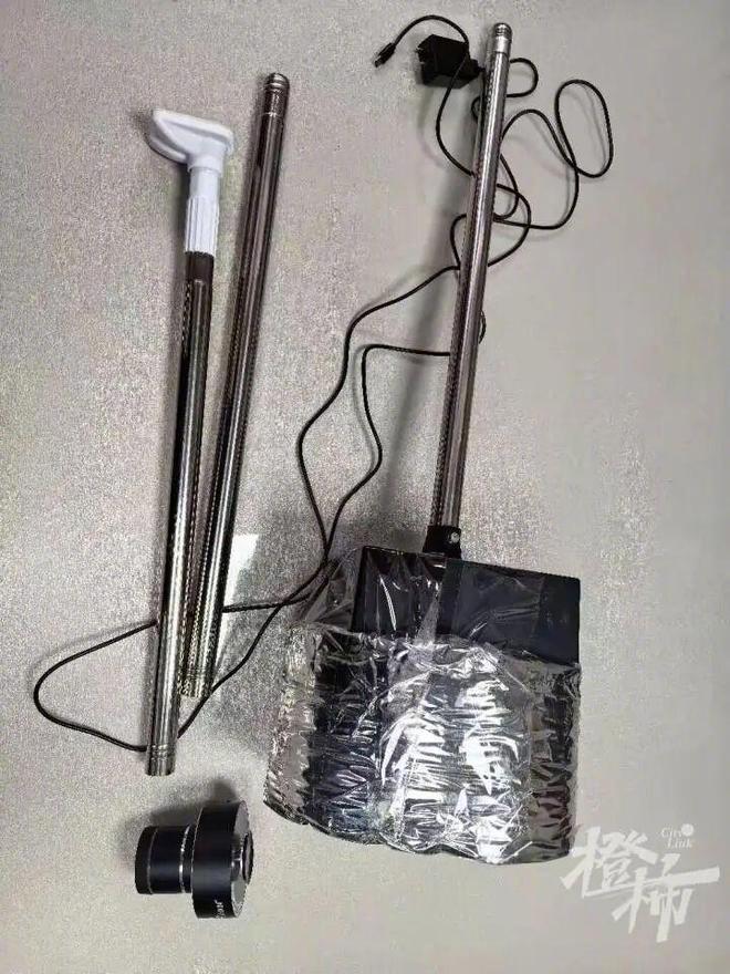 3楼有噪音2楼买震楼器1楼报警【杭州一小区3楼租户长期有噪音，2楼小夫妻买震楼器