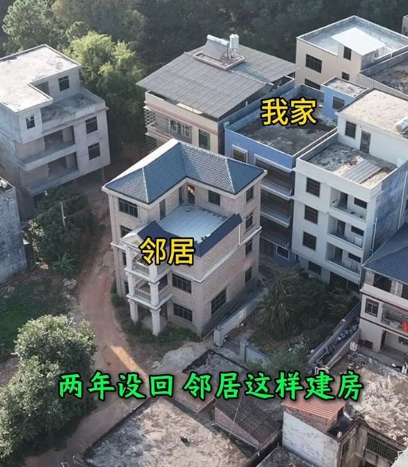 两年没回家，邻居就这样建房，太过分了。