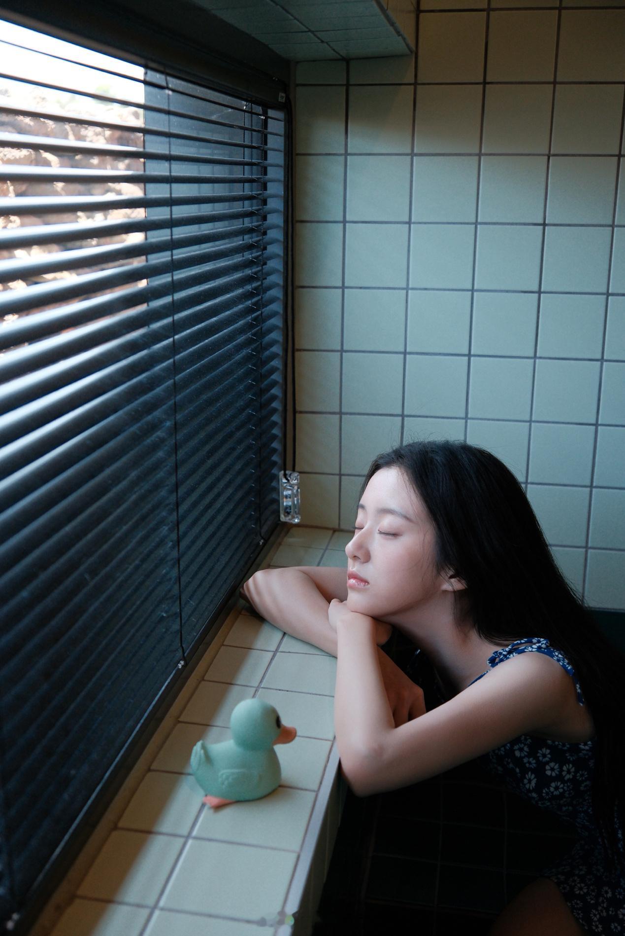蓝色亦是温暖自由冷静🧚‍♀️摄影：白鹤雙儿包上恩少女写真心动的感觉碎片