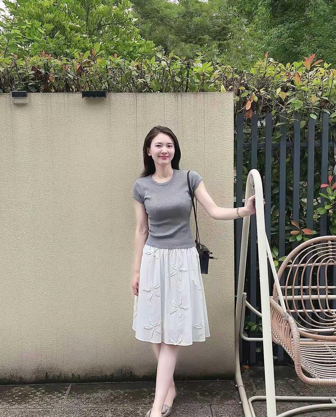 凭你直觉她结婚了么？