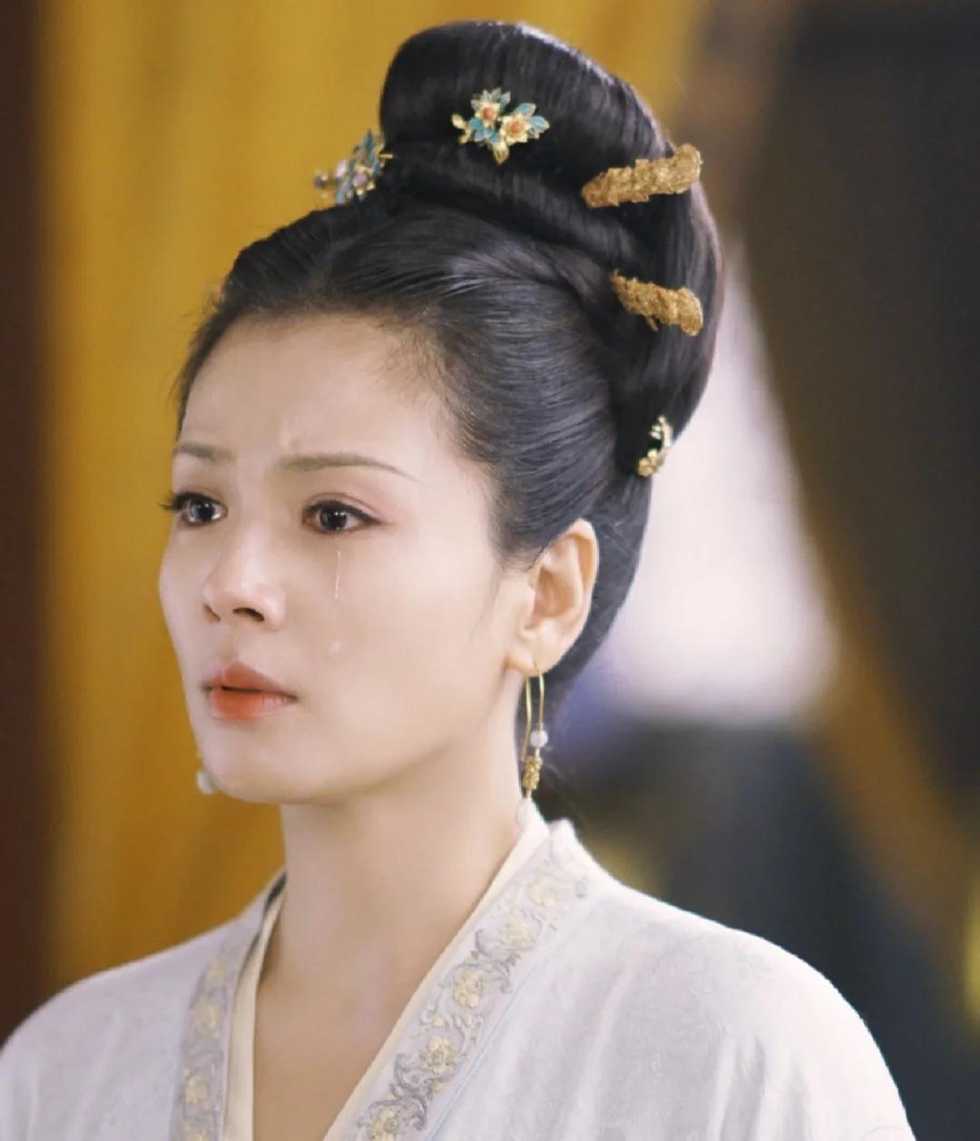宋仁宗登基后，太后刘娥垂帘听政。一天，刘娥问大臣鲁宗道：“武则天是一个怎么样的人