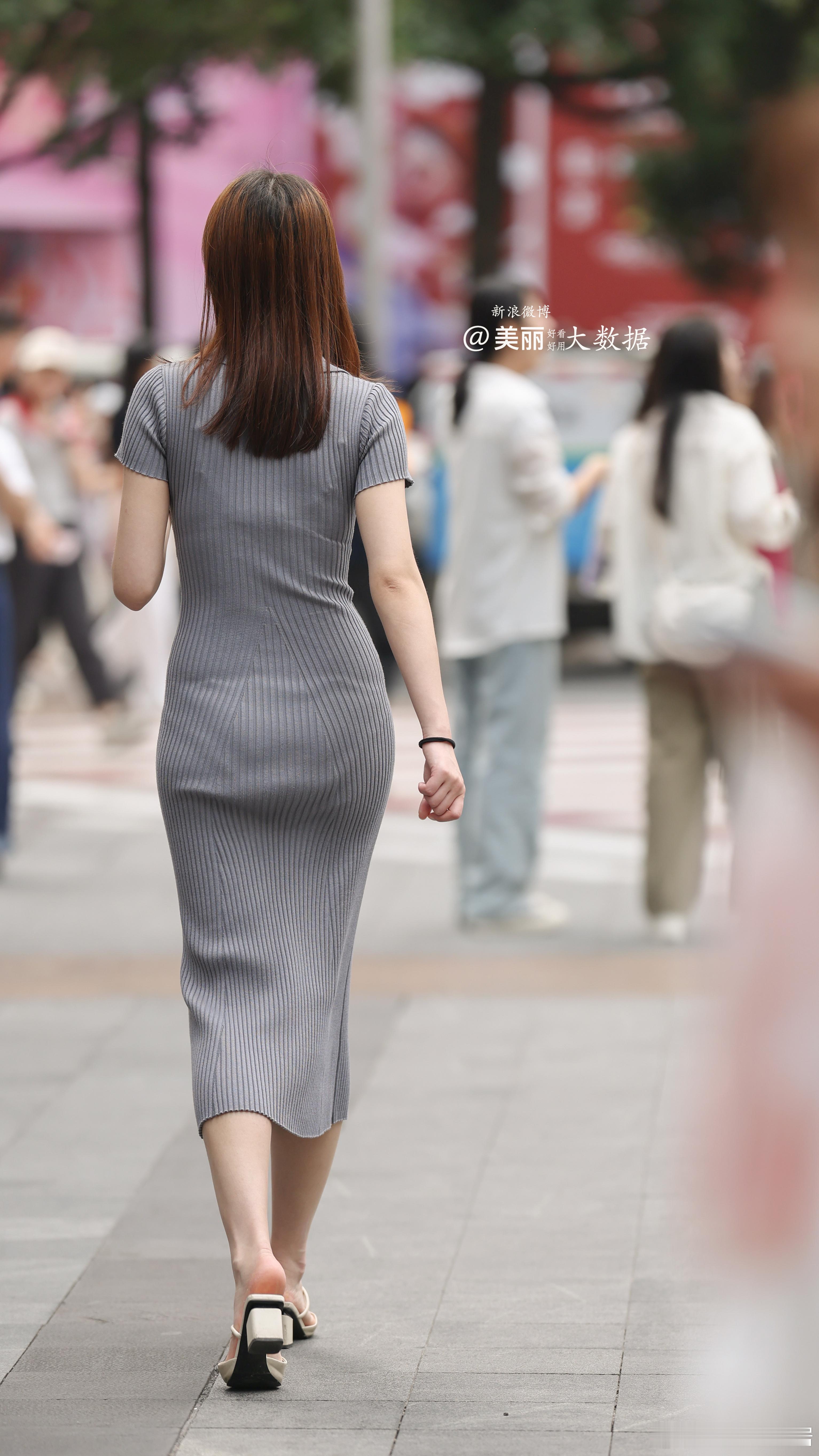 街头的美丽瞬间，每一个镜头都是对城市魅力的赞美。来自于ai❤️​​​