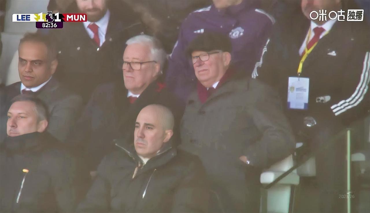 老爵爷弗格森有点无奈啊！英超第20轮曼联1：1战平利兹联，比赛最后时刻利兹联围