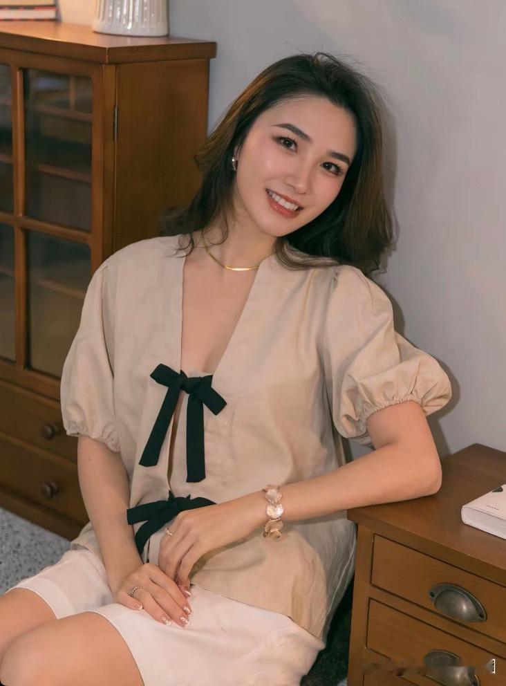 悠闲午后，沉浸在书香中的美好时光。
