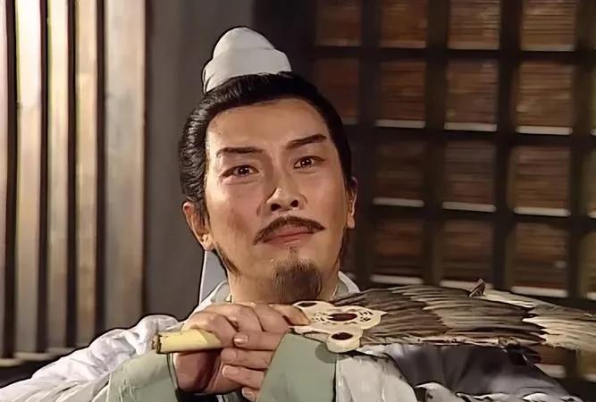 在《三国演义》里，诸葛亮常以“多智近妖”的形象深入人心，但当我们翻开《三国志》等