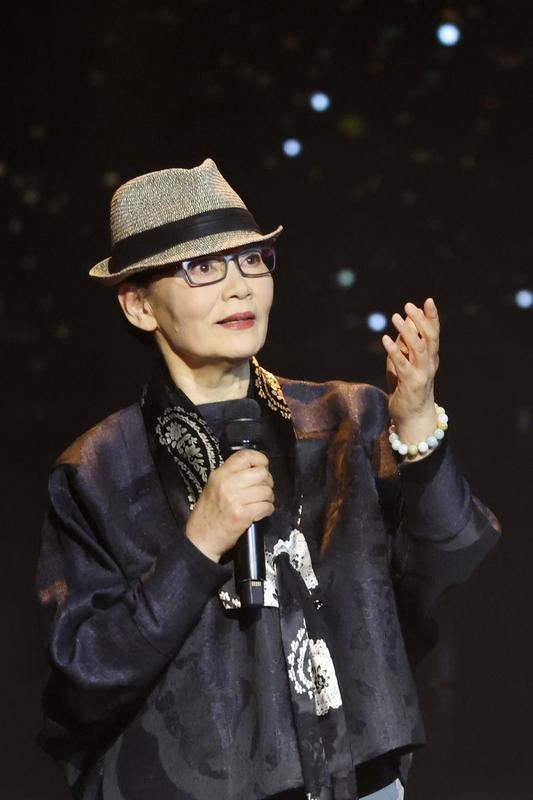 潘虹王馥荔气质碾压，张凯丽为何成了“陪衬”？第六届新时代国际电影节上，71岁