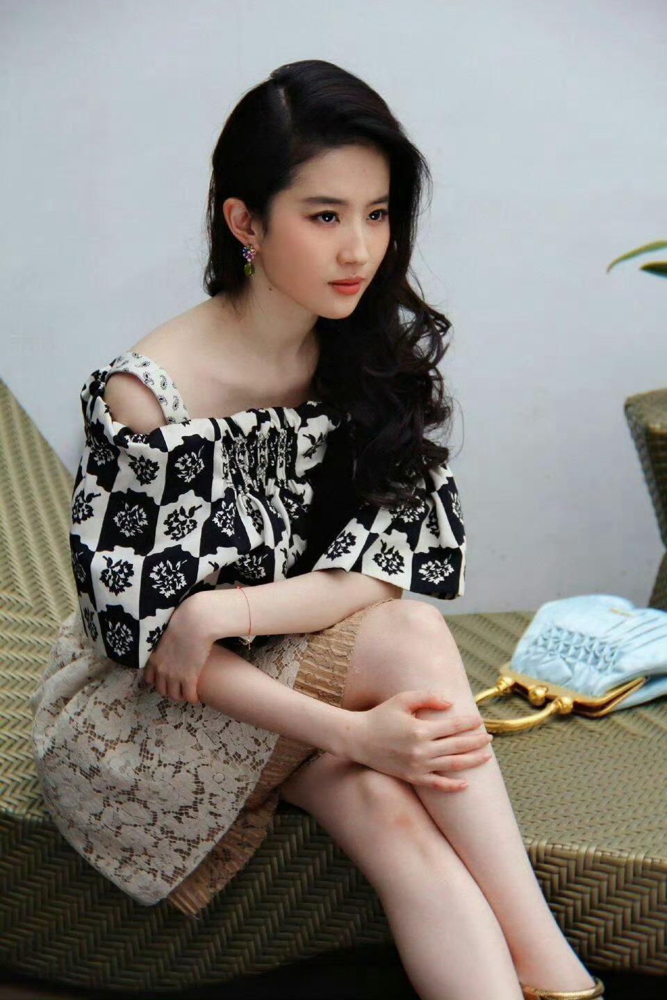 刘亦菲神仙姐姐这腿好有肉感~