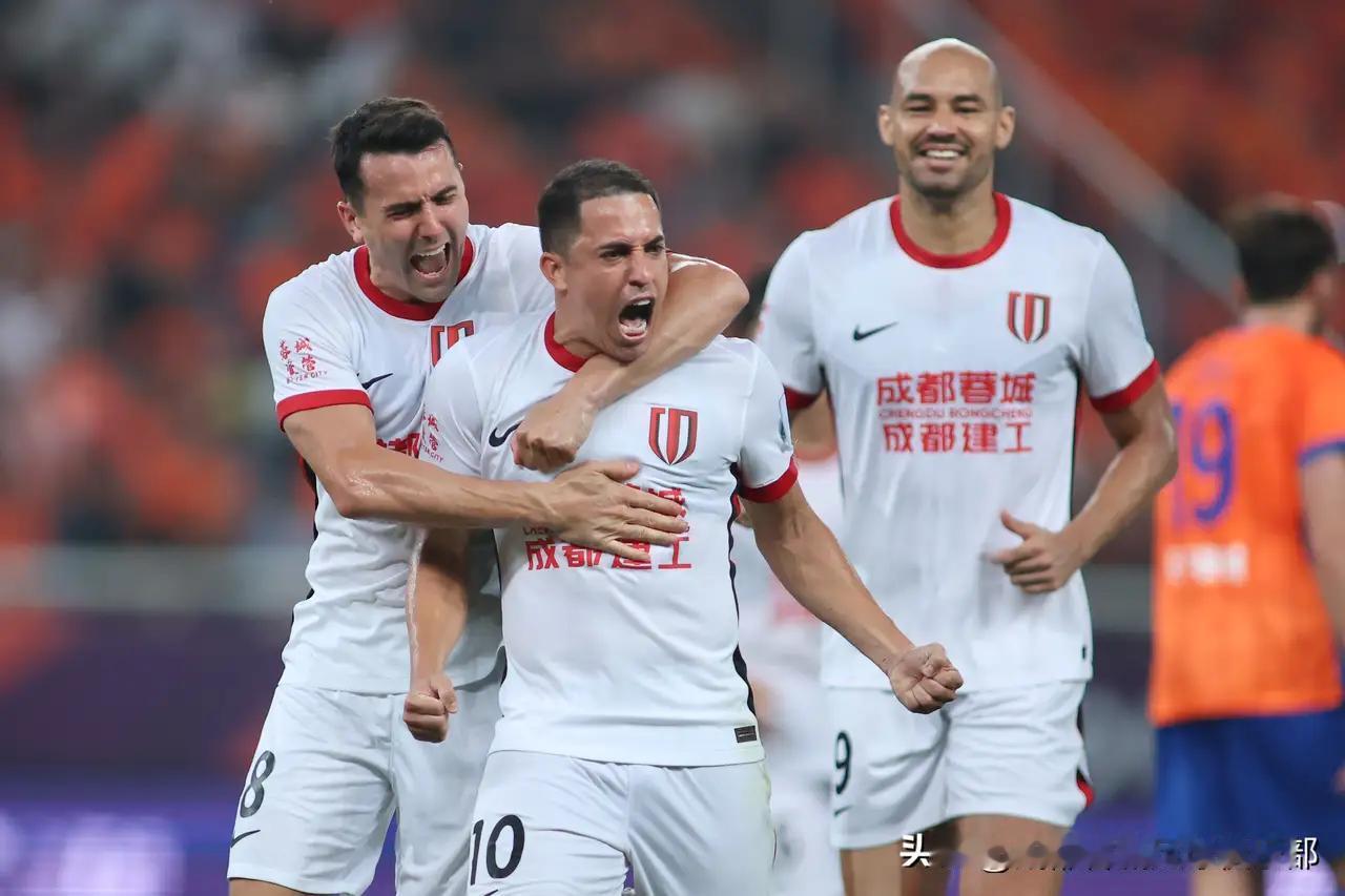 请问蓉城俱乐部董事长王磊，敢不敢立下保联赛第三的军令？新官不认旧账，成都蓉城