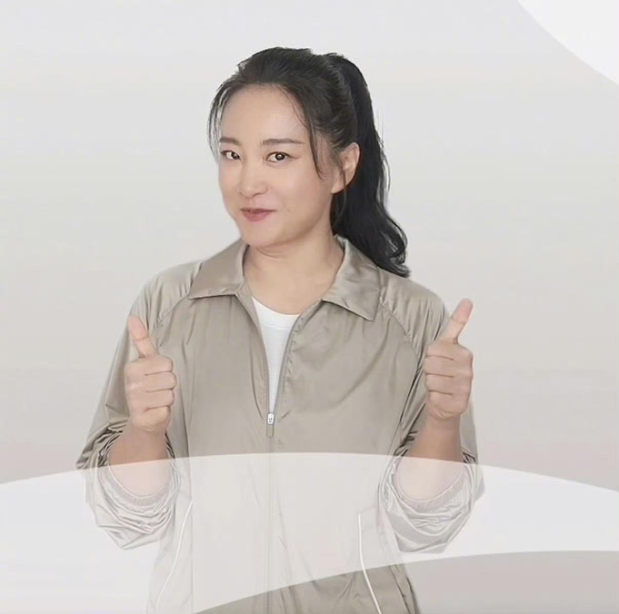 贾玲最新近照惊艳众人，不但没有反弹复胖，反而越来越瘦了，感觉她又回到她刚刚出道时