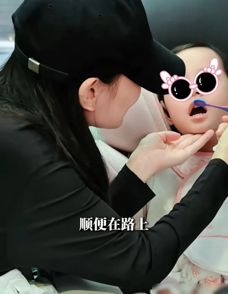 孙骁骁女儿三岁了，刷牙、穿衣服、车上喂饭，全她一个人包圆。镜头怼着拍，她笑着说乐在其中。评论区立马炸