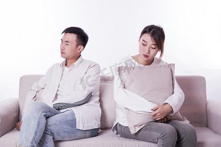 老婆背叛丈夫，家庭崩溃的瞬间竟藏惊天反转，真相震惊全家！我是李大爷，今年六十