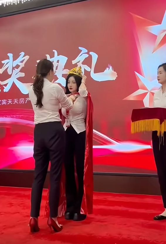 每个成功的女人后面除了泪还有汗水