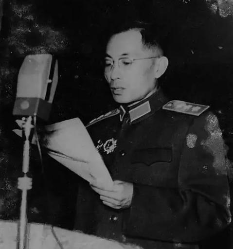 他是三野第一悍将，建国前从未见过毛主席，主席却对他信任有加1958年7月的一天