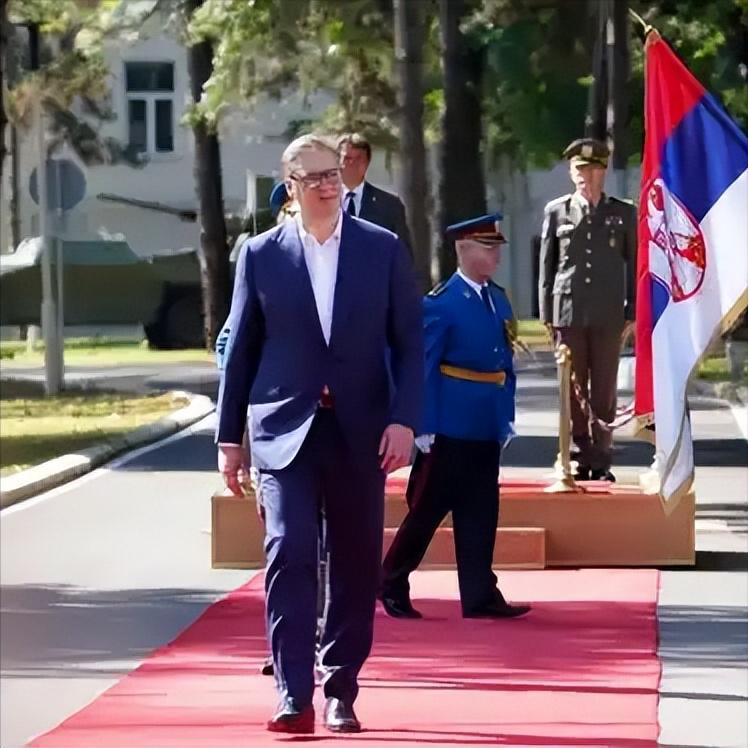 塞尔维亚总统武契奇，扔了一句实话。他说，第三次世界大战，可能已经没人能拦