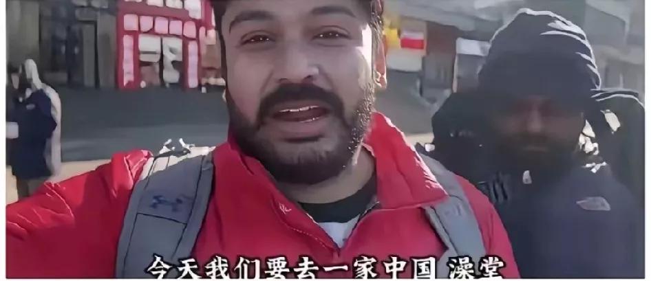 几个印度人在哈尔滨一家澡堂泡澡，结果澡堂水面出现污浊物…大家都知道，南亚人大小