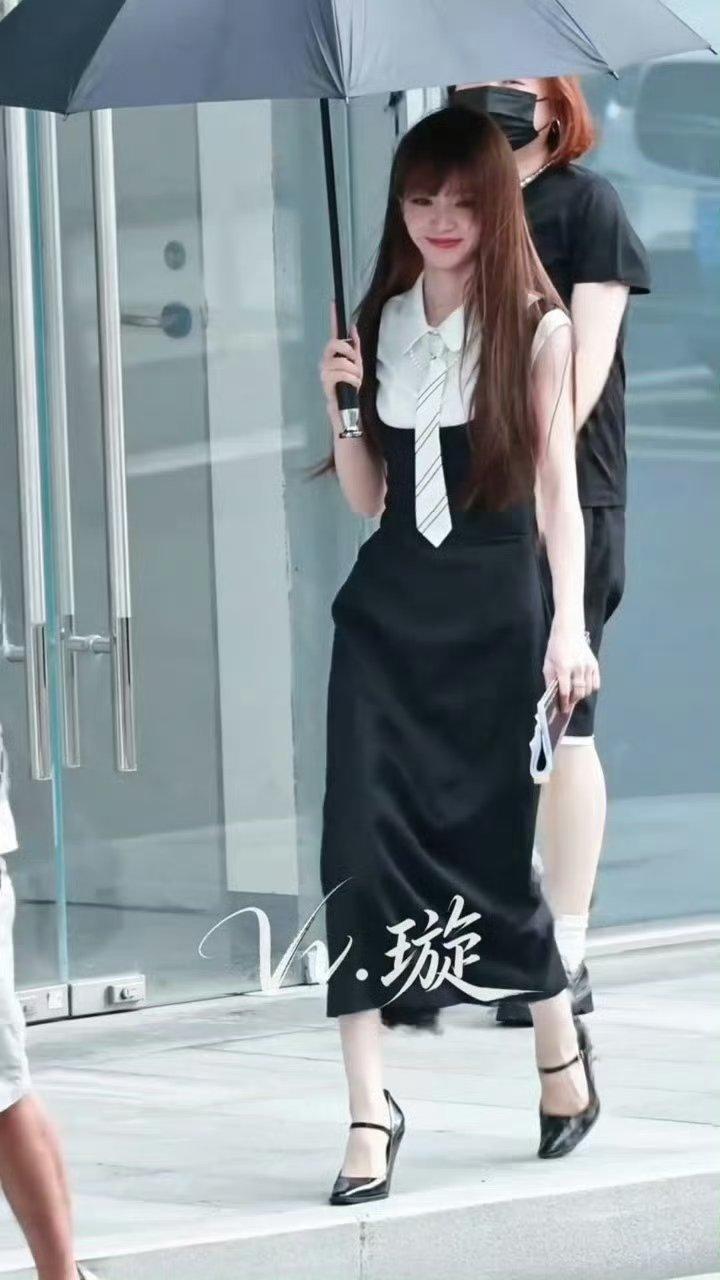 田曦薇最新路透，林青确实是妈妈级别的​​​