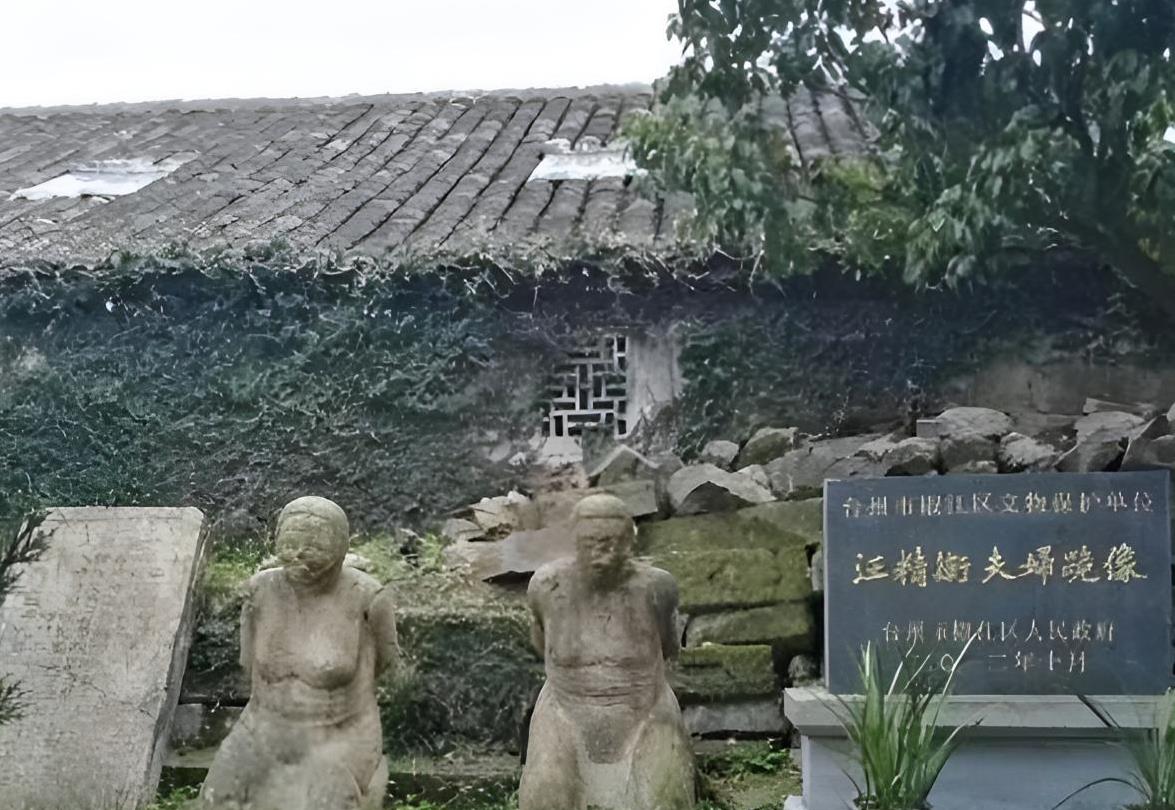 2005年，汪精卫的儿子回国祭拜。令人尴尬的是，来到了中山陵附近，他看到的是父母